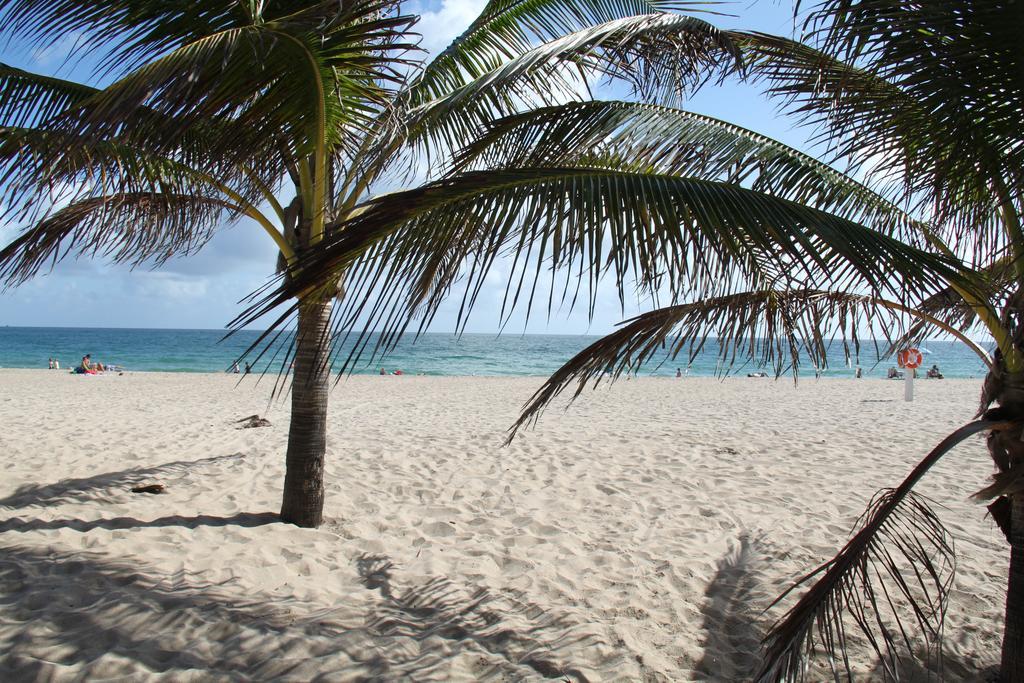 Castle By The Sea Motel Fort Lauderdale Exterior photo